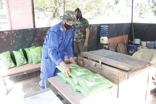 Prajurit Marinir Dilatih Olah Pupuk Organik