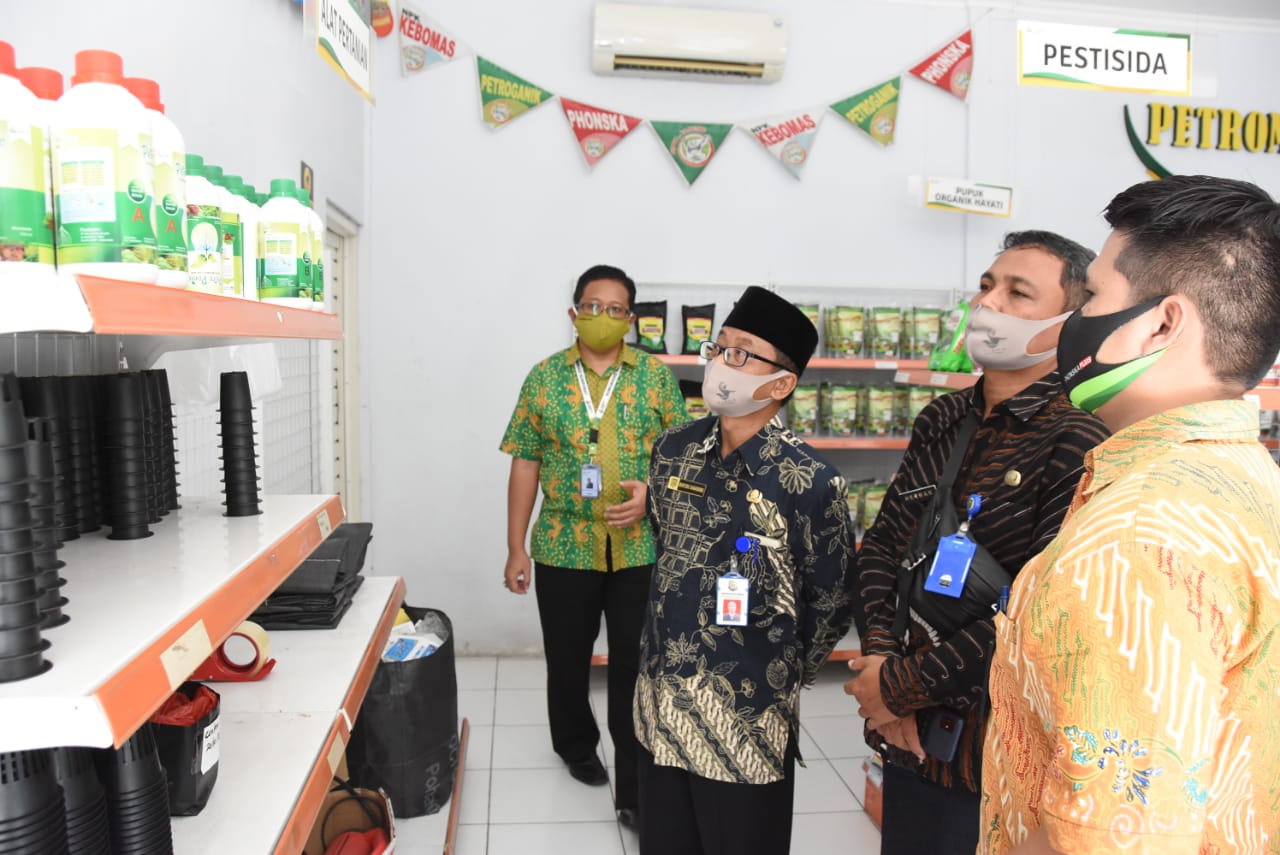 PG Salurkan Bantuan 50 Ton Pupuk Untuk Petani