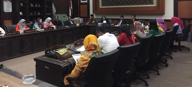 Komisi E DPRD Jatim Diwaduli Puluhan Ortu Peserta PPDB