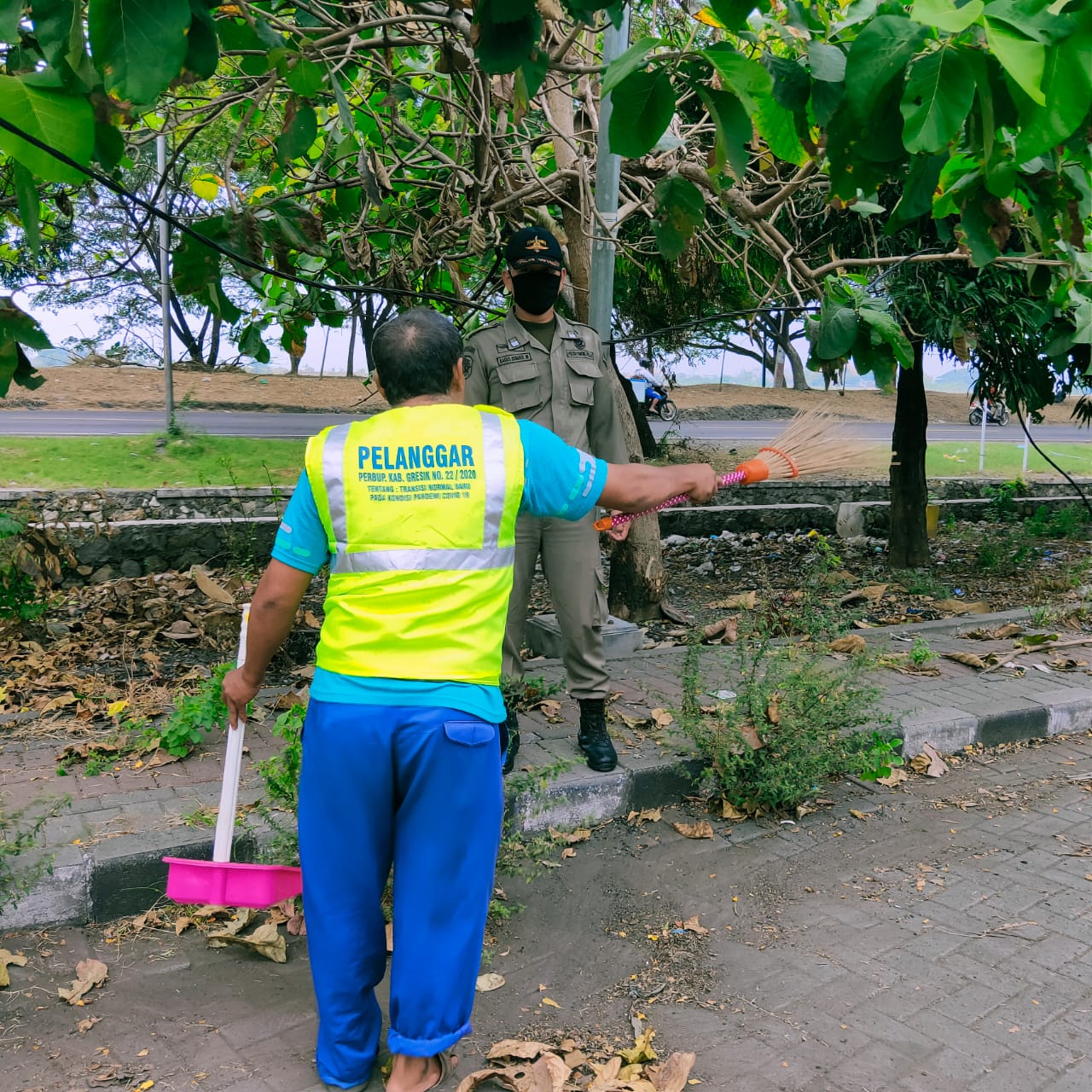 Ketahuan Langgar Perbup New Normal Langsung Menyapu Terminal Bunder