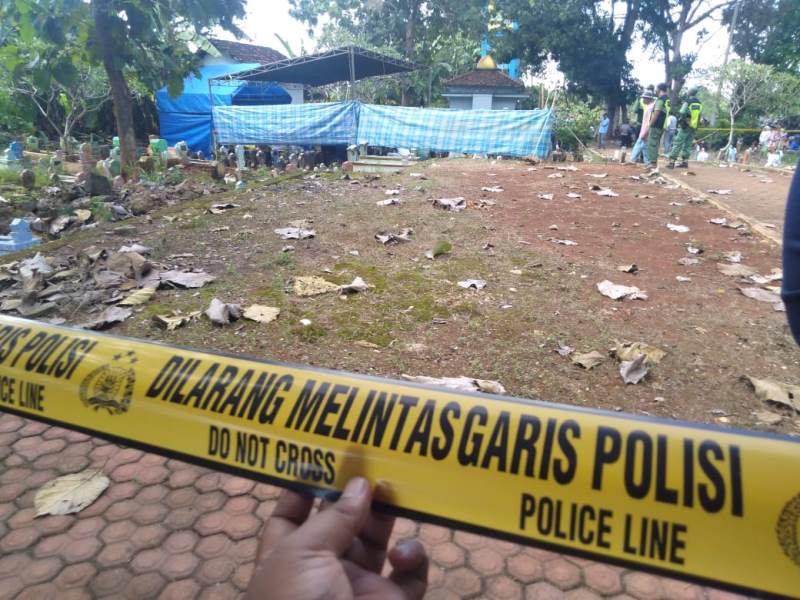 Meninggal Tak Wajar, Polisi Bongkar Makam Takmir Masjid di Gresik yang Sudah 15 Hari Dikubur
