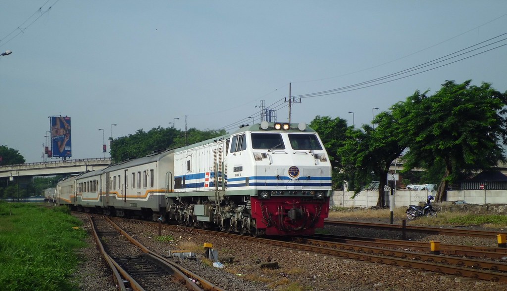 KA Turangga Gubeng - Gambir Kembali Beroperasi