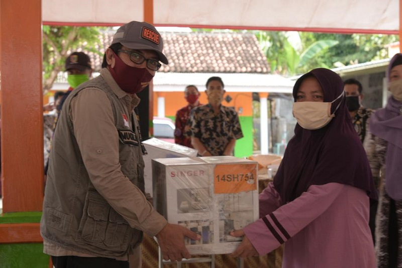 Wabup Jember Berikan Bantuan kepada Perempuan Rentan