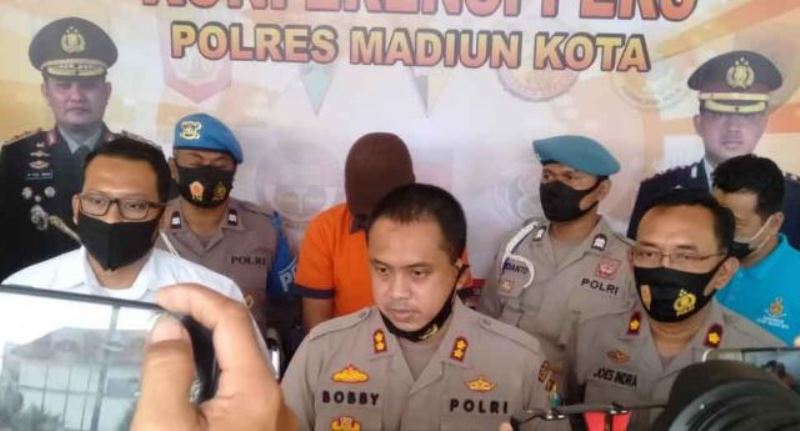 Kepincut Polisi Gadungan Asal Ngawi, Cewek Madiun Kirim Foto Bugil hingga Diperas Rp 90 Juta