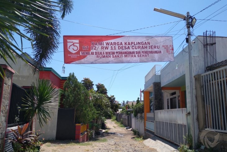 Warga Tebar Spanduk Penolakan Pembangunan RS Mitra Sehat Situbondo