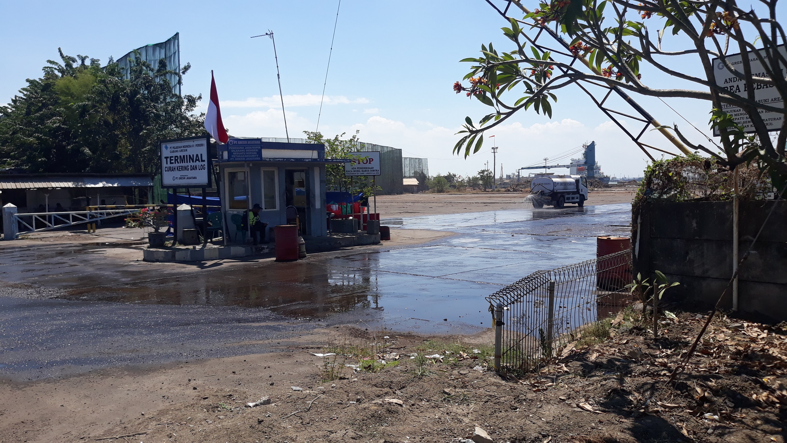 51 Truk Batu Bara Gresik Jasatama Terus Beroperasi