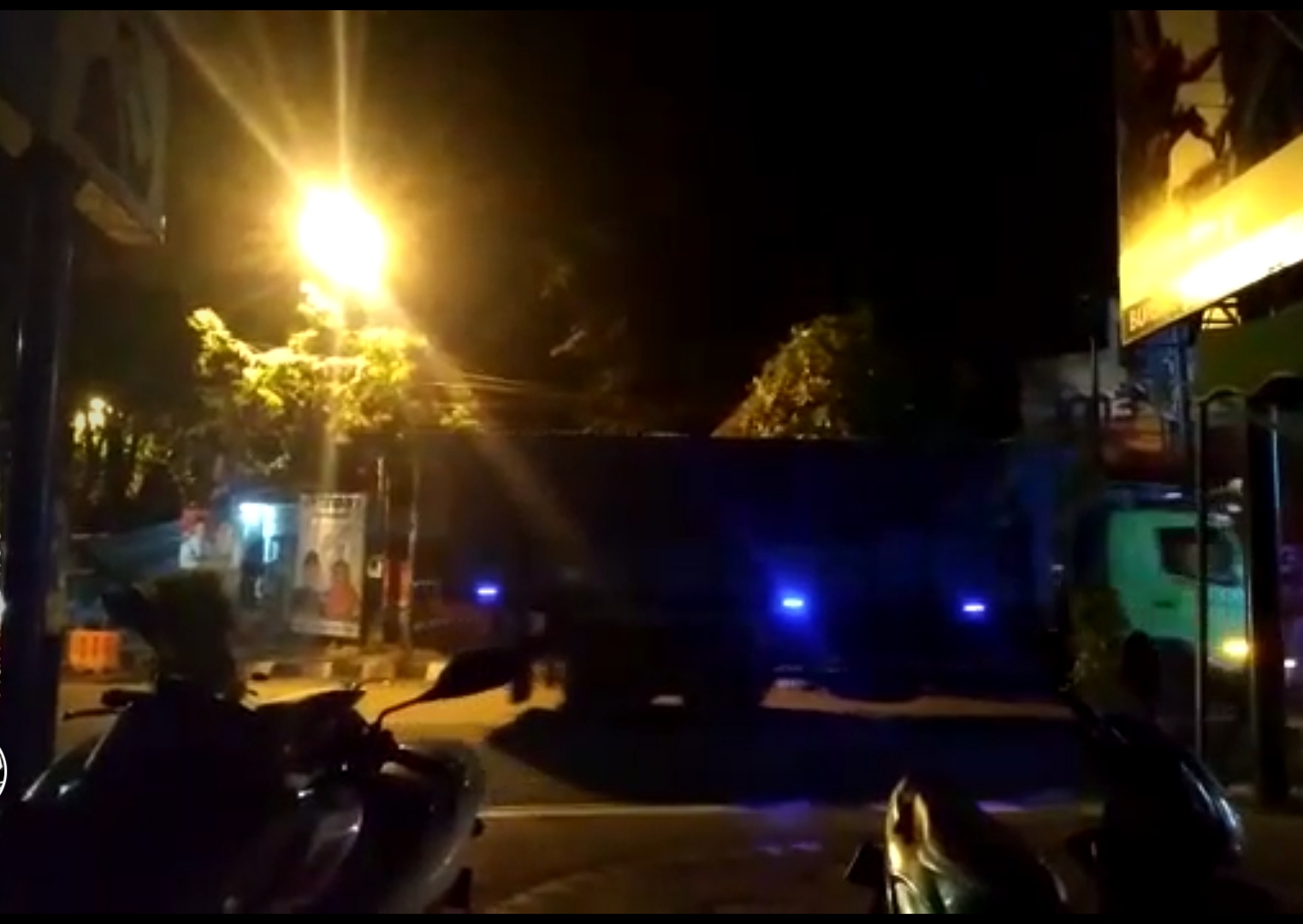 Truk Batubara Melenggang Bebas Depan Mapolres, Polisi dan Dishub Ngaku Tidak Tahu