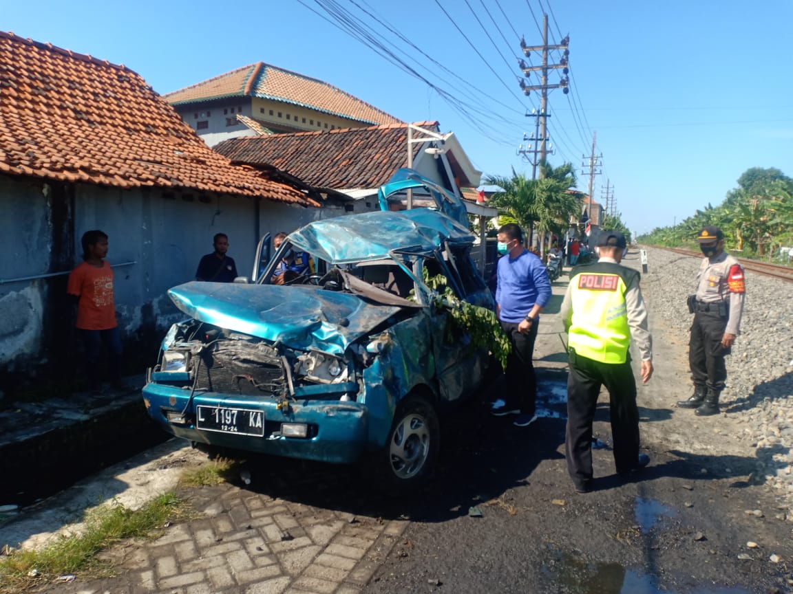 Sekeluarga Dihantam Kereta Api, Tiga Orang Meninggal Dunia