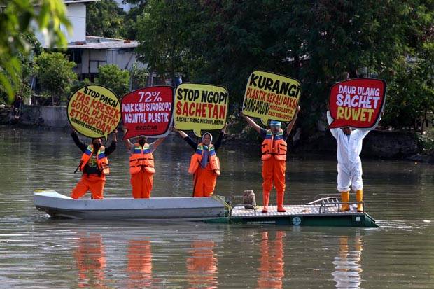 Ada 64 Tempat Pembuangan Sampah Ilegal di Bantaran Kali Surabaya