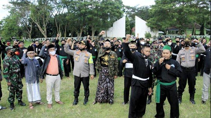 Cegah Kegaduhan Dunia Persilatan, Pendekar PSHT dan Pagar Nusa Kumpul di Banyuwangi