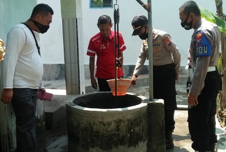 Kakek Jombang Beraksi Kamikaze Nyemplung Sumur Masjid Hingga Mati