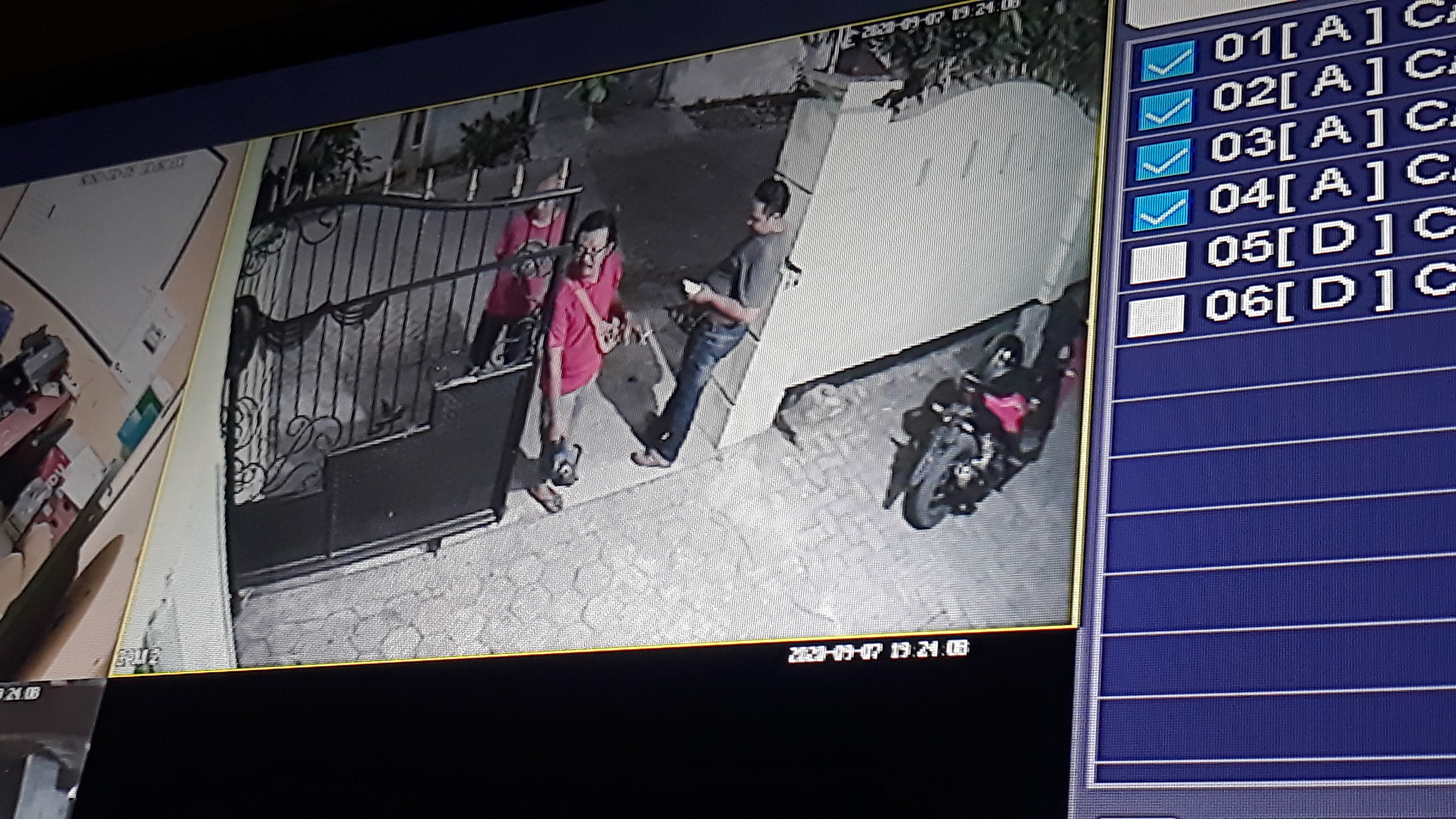 Terekam CCTV, Dua Orang Dikeroyok Orang Tak Dikenal di Perumahan ABR Gresik