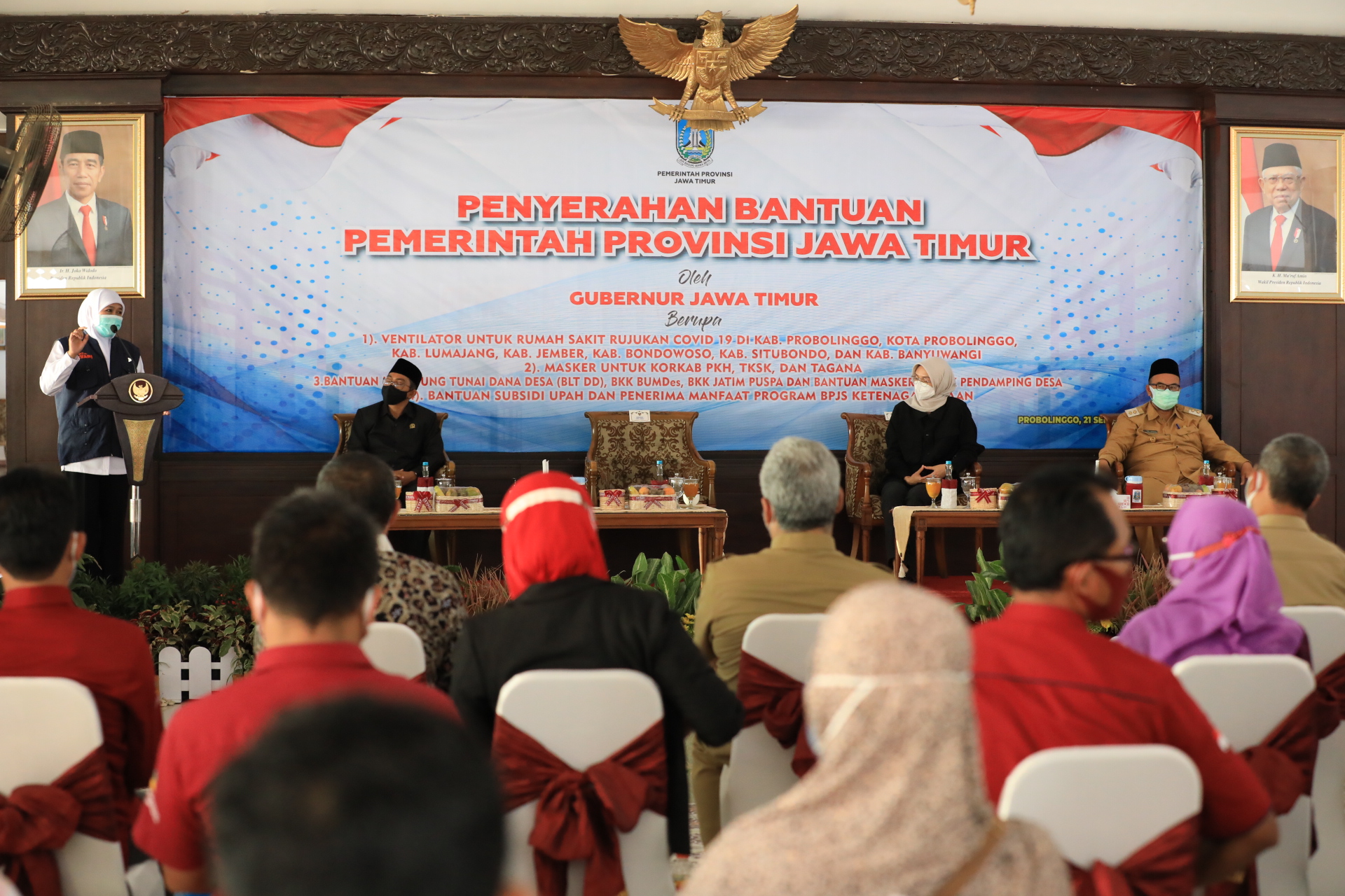 Khofifah Serahkan Ventilator untuk 19 RS Wilayah Tapal Kuda