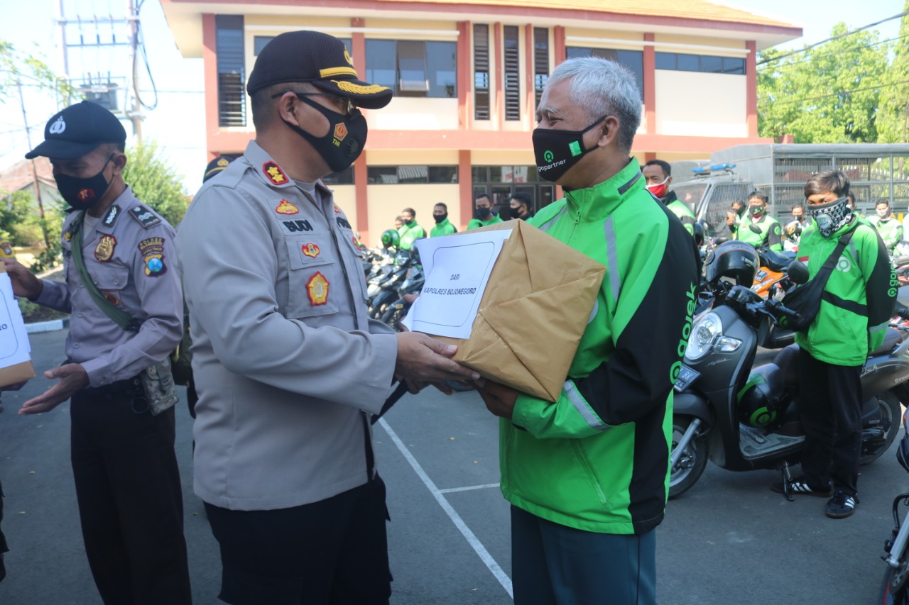 Ratusan Ojol Datangi Mapolres Bojonegoro, Kapolres Berikan 'Sesuatu'