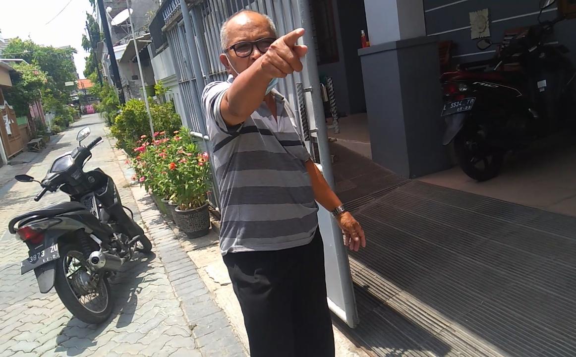 Emosi Istri jadi Korban Penjambretan, Pak RW di Simohilir Surabaya Bakar Koran Bekas  
