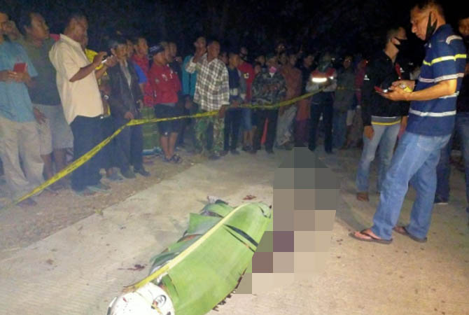 Mayat Pengendara Motor Terkapar Bersimbah Darah di Tengah Jalan Hutan Prigen
