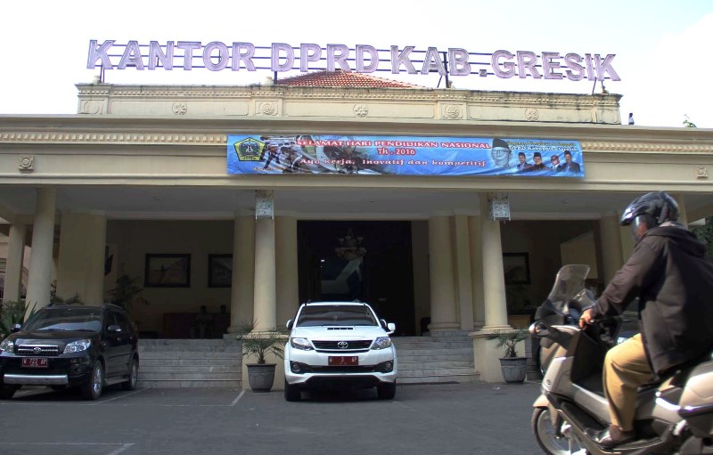Tak Lagi Jabat Ketua DPRD Gresik, Yani Belum Kembalikan Mobil Dinas