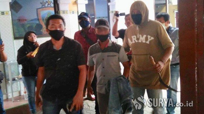 Terdengar Suara Berisik di Kamar, Ternyata Istri Praktek Biologi Bersama Pria Lain