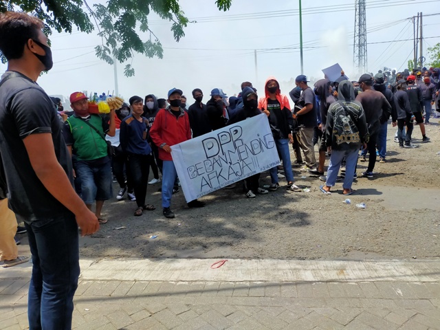 Tolak Omnibus Law Cipta Kerja, Mahasiswa Pasuruan Datangi DPRD