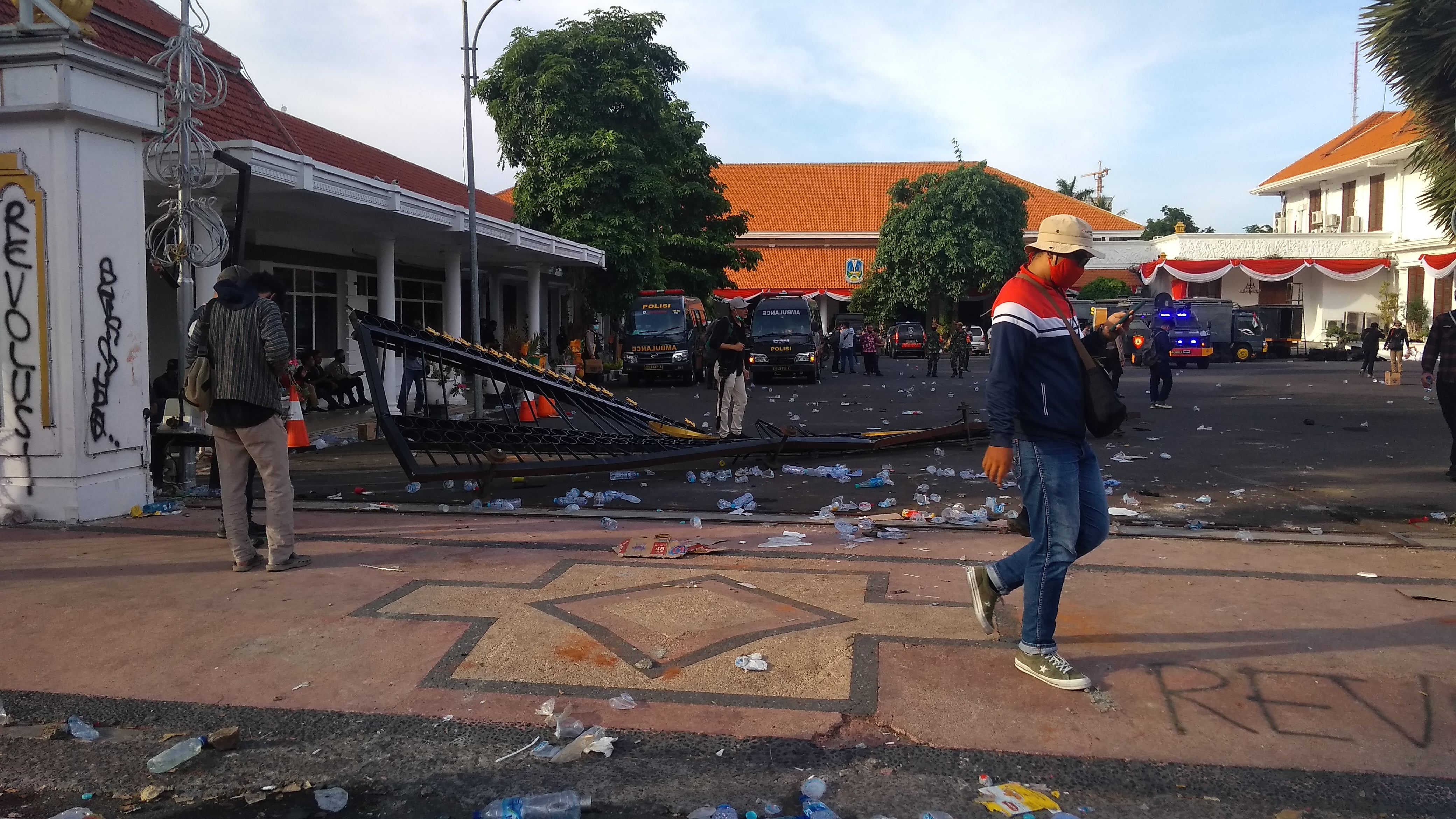Polda Jatim Tetapkan 14 Tersangka Kerusuhan Demo Omnibus Law Surabaya