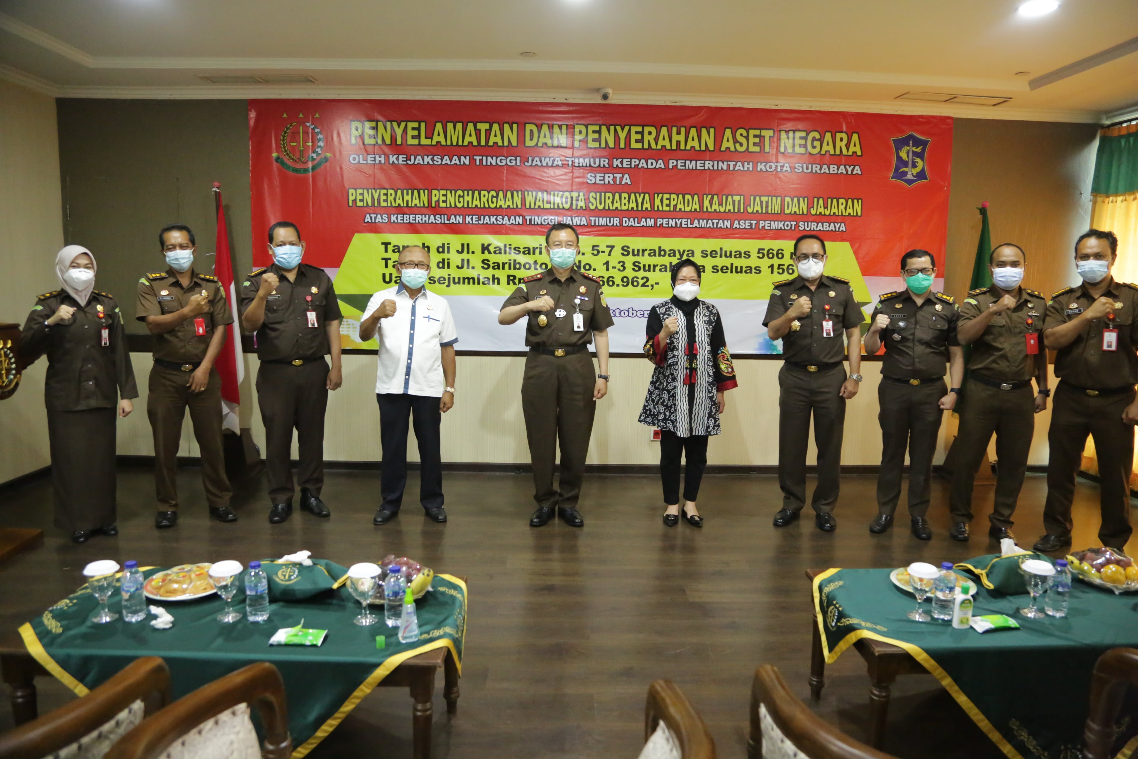 Aset dan Uang Pemkot Kembali, Risma Malah Nangis di Depan Kejaksaan Tinggi Jawa Timur