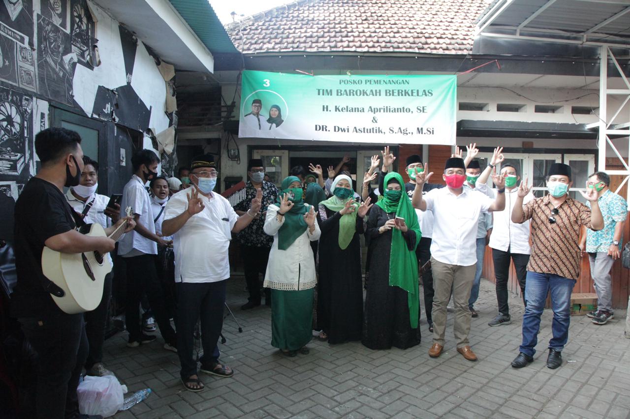 Pasangan Kelana Aprilianto - Dwi Astutik Resmikan Posko Barokah Berkelas