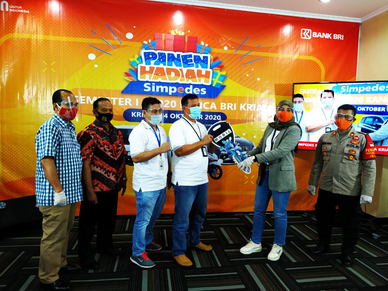 Nasabah Unit Sukodono BRI Kanca Krian Menangkan Hadiah Utama Suzuki Ertiga