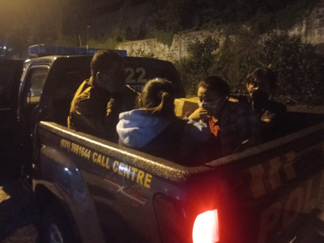 215 Botol Miras Disita dari Warung Karaoke Kebomas yang Dijaga Perempuan