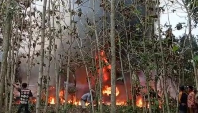Gudang Minyak Mentah di Tuban Meledak, Tiga Rumah Terbakar
