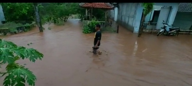 Diguyur Hujan Deras, Sepuluh Desa Terendam dan Satu Jembatan Putus di Bojonegoro