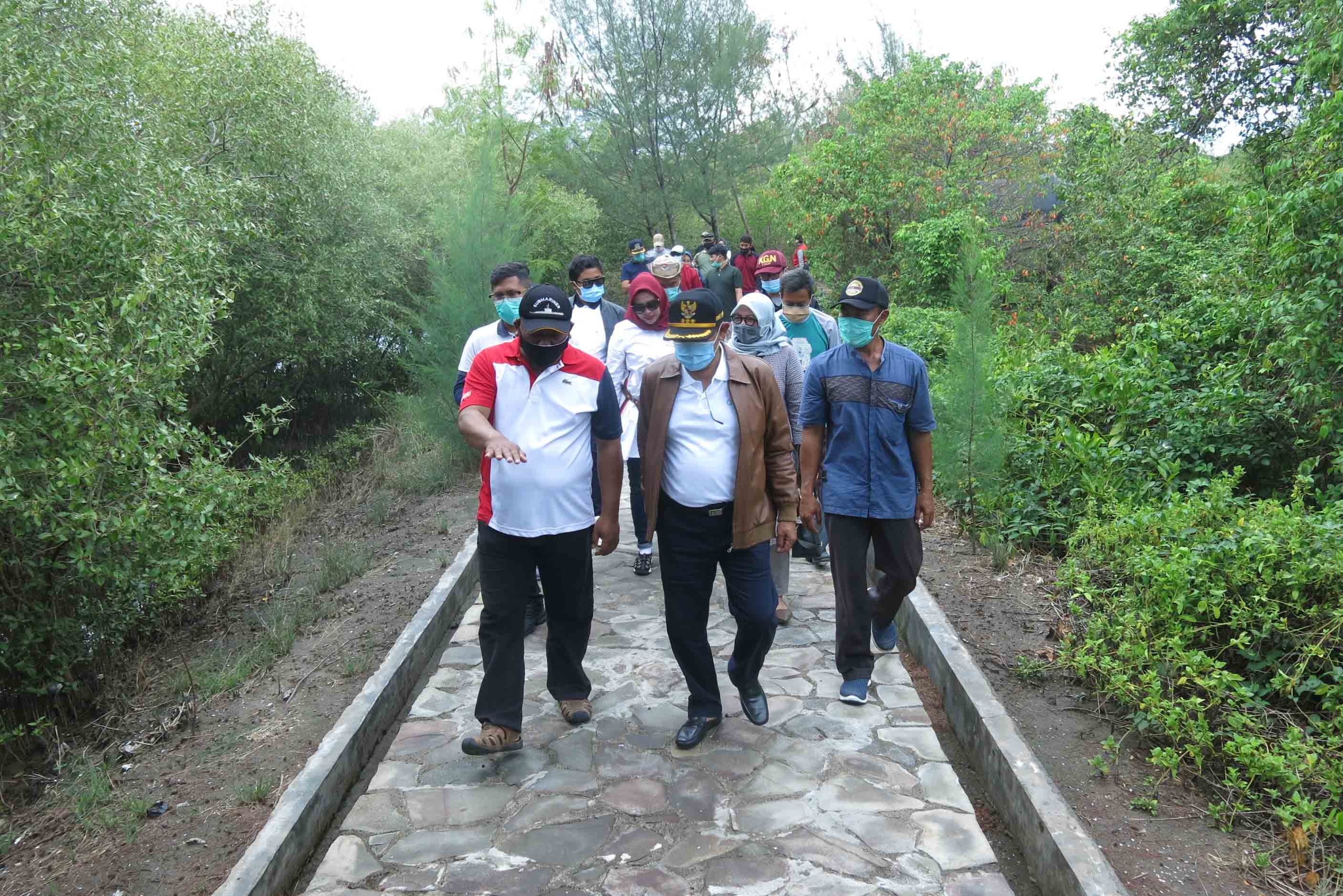 Demi Tingkatkan Ekonomi Warga, Pj Bupati Komitmen Kembangkan Wisata Pulau Lumpur Sidoarjo