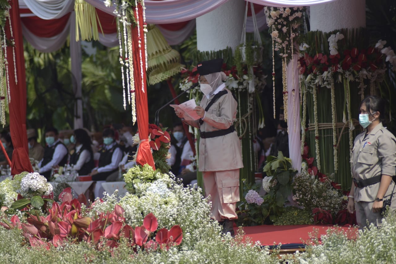 Risma Sebut Ketua RT/RW Pahlawan Covid-19