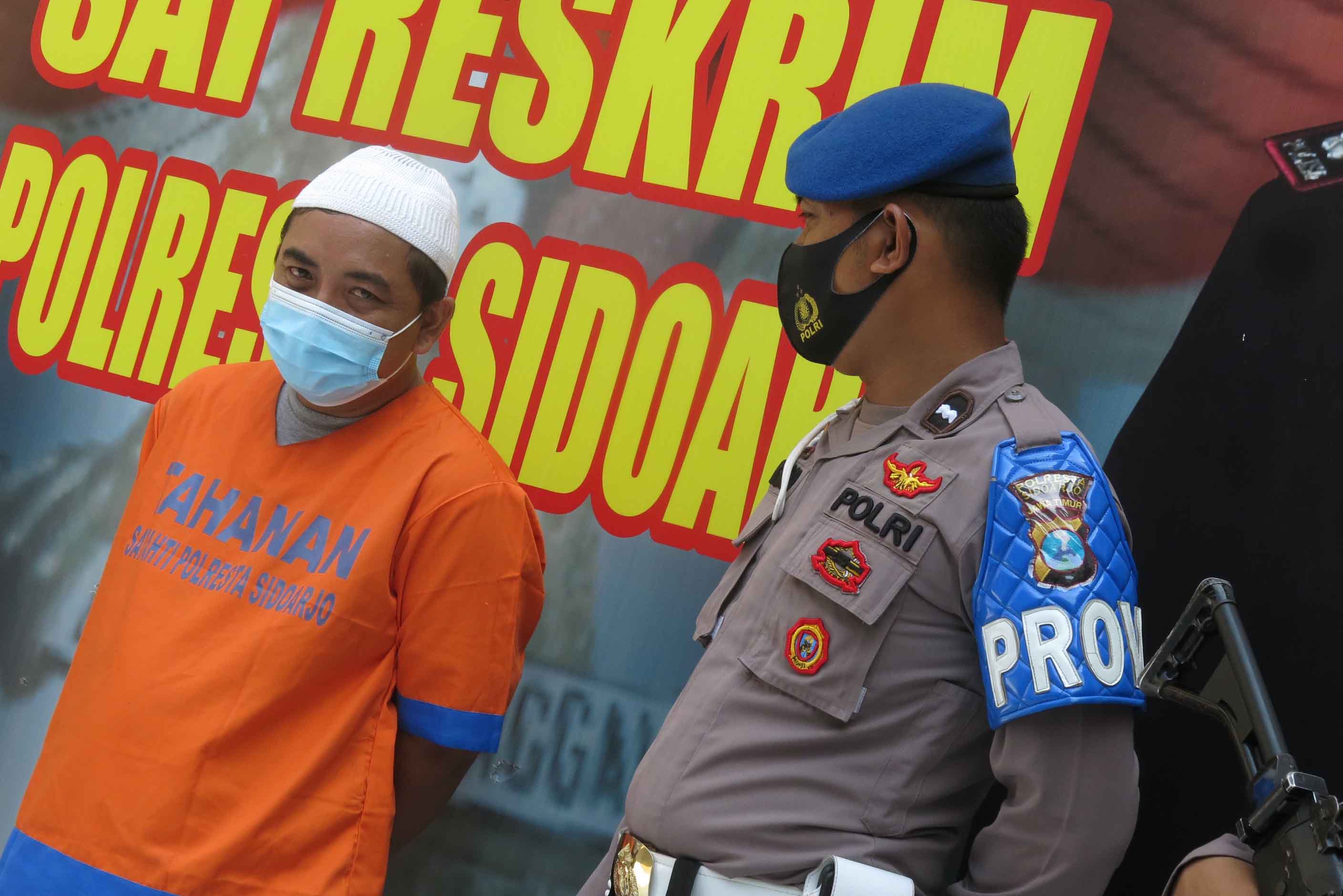 Gagal Suap Polisi di Sidoarjo, Sopir Truk Malah Dipenjara Gegara Hina Polisi di Facebook