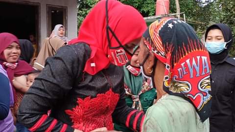 Viral Video Cabup Jember dr Faida Turun dari Mobil Tolong Korban Kecelakaan