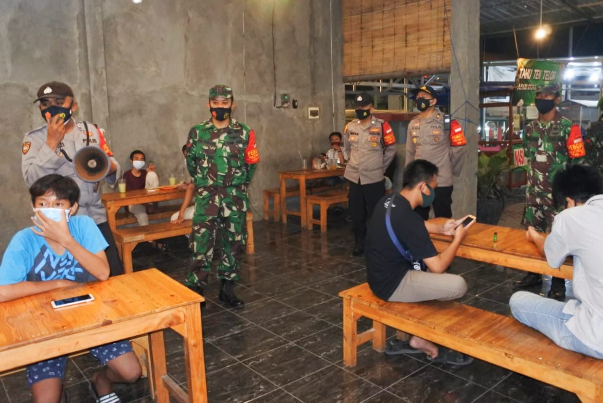 Banyak Warung di Gresik Mulai Longgar Penerapan Protokol Kesehatan Covid-19, Tim Gabungan Galakkan Lagi Razia