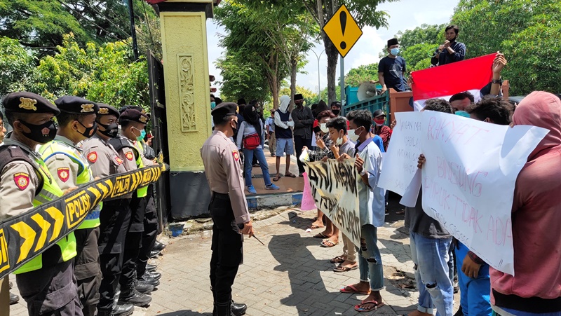 Pemuda Bangkalan Datangi Dinas Pertanian Demo Kelangkaan Pupuk Bersubsidi