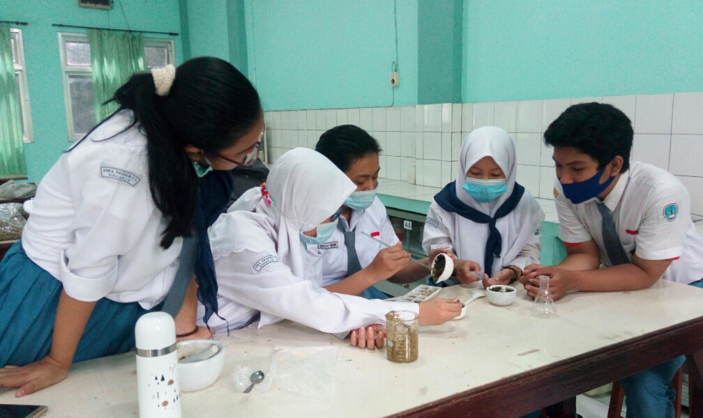 Singkirkan 30 Negara, SMAN 3 Sidoarjo Sabet Medali Emas Kejuaraan Karya Ilmiah Remaja Internasional