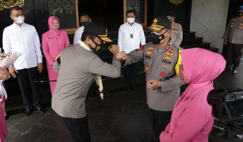 Sertijab Kapolda, Irjen Fadil Beberkan Situasi Jatim Kepada Irjen Nico Afianta