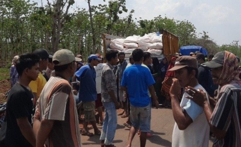 Petani Tuban Sandera Truk Pupuk Bersubsidi Karena Kesal Pupuk Langka