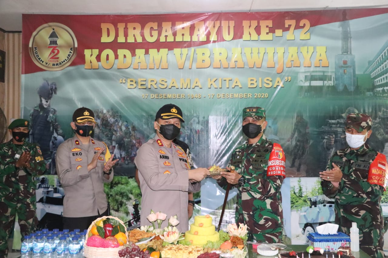 HUT Kodam V Brawijaya, Dandim Gresik Tiup Lilin dan Kapolres Potong Tumpeng