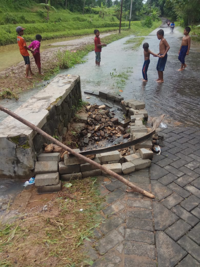 Dinas PU Identifikasi Kerusakan Infrastruktur Pulau Bawean Akibat Banjir  