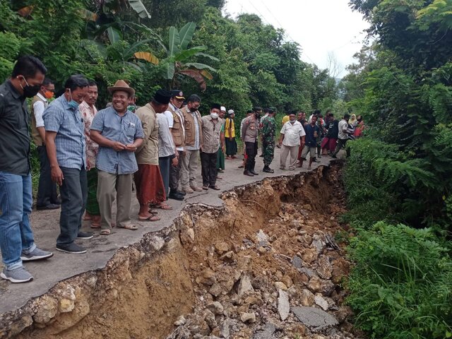 Sabar, Perbaikan Jalan Lonsor di Galis Tunggu APBD 2021 Digedok