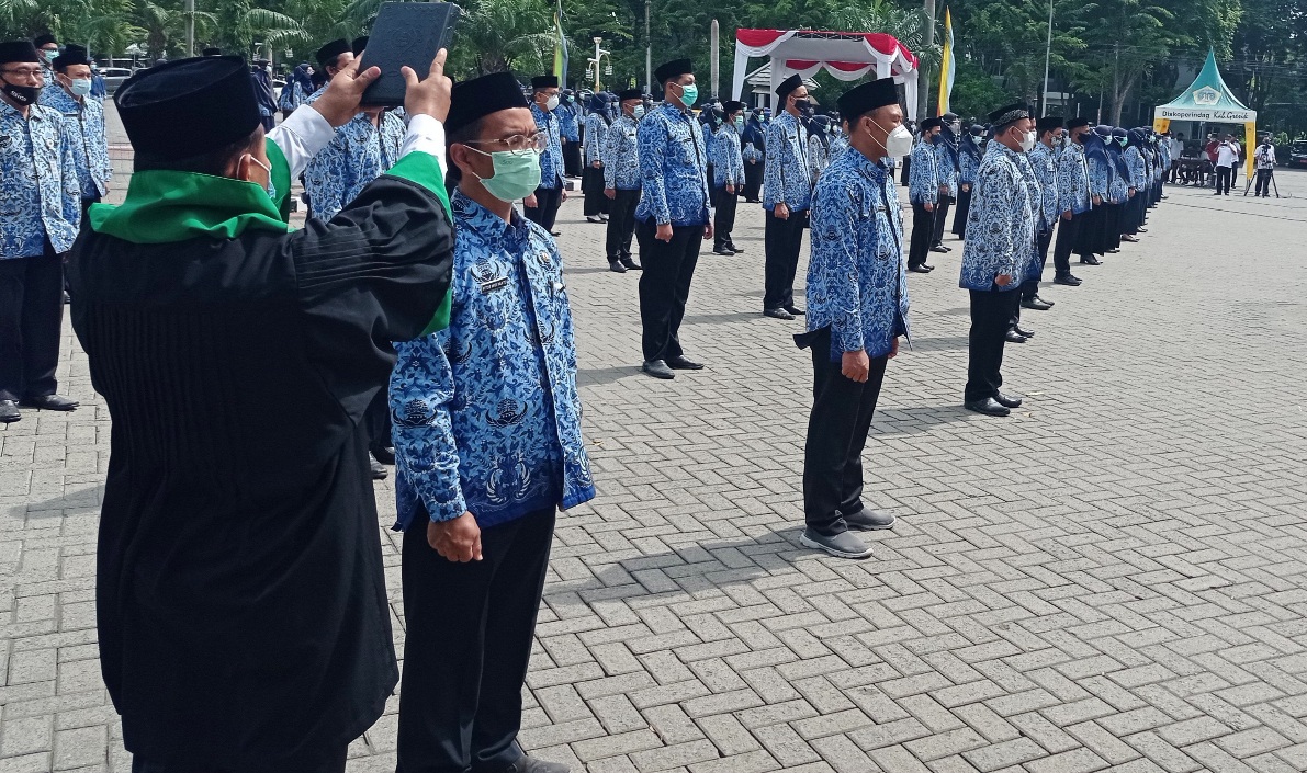 Wabup Gresik Moch Qosim Lantik Ratusan Pejabat Fungsional Baru  