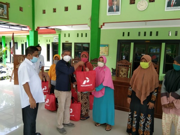 Pertamina EP Asset 4 Sukowati Field Salurkan Bantuan bagi 10 Korban Longsor