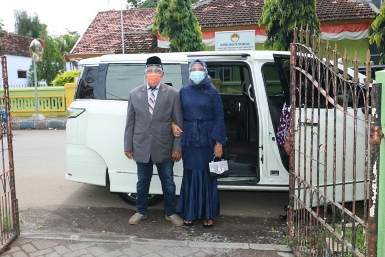 Mobil Dinas Wali Kota Probolinggo Berisi Pengantin Baru, Siapa Mereka?