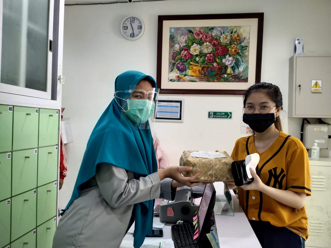 11 Tahun KMU, Seluruh Cabang dan RS Mitra Eyelink Group Berbagi Makanan Khas Daerah