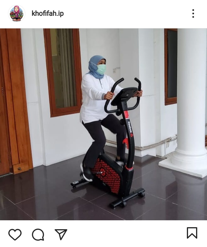 Begini Cara Khofifah Usir Covid-19 di Tubuhnya, Tetap Pimpin Rapat Secara Virtual