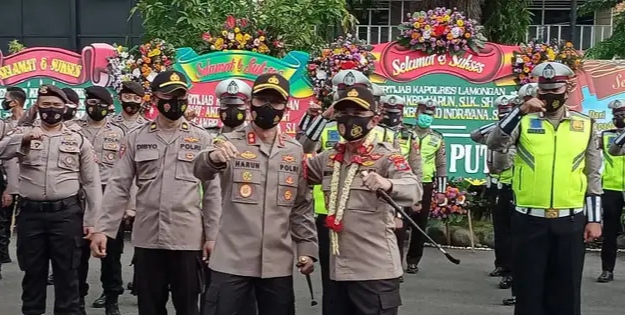Tongkat Komando Kapolres Lamongan Resmi Dipegang AKBP Miko Indrayana, AKBP Harun : Capaian Keberhasilan Optimis Bisa Dilanjutkan