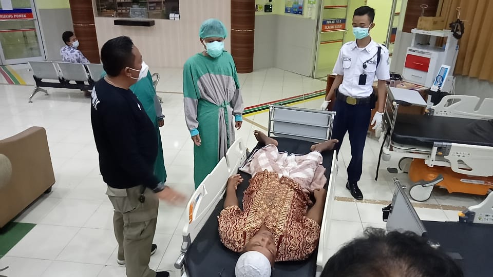 Tanpa Baju Wong Edan asal Lamongan Ini Rusak Fasilitas Masjid dan Ganggu Anak Yang Sedang Belajar Ngaji di Bojonegoro