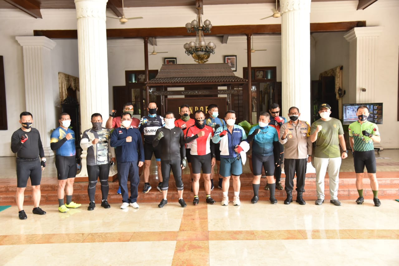 Pj Bupati Sidoarjo Sambut Rombongan Gowes Sepanjang 40 KM di Pendapa